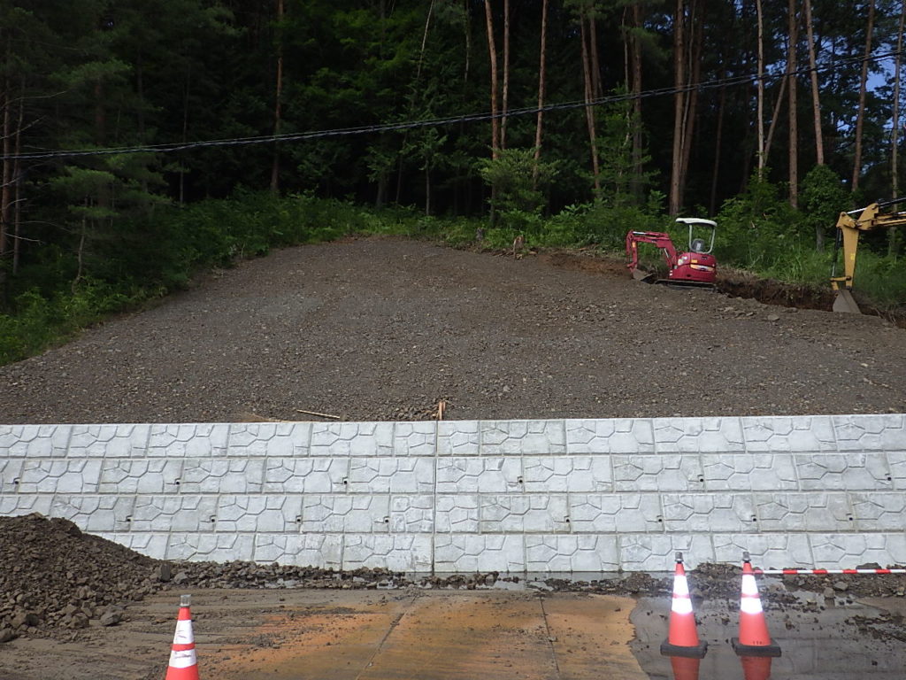 2019年／ゴルフ場駐車場土留め大型積ブロック工事／栃木県佐野市岩崎町