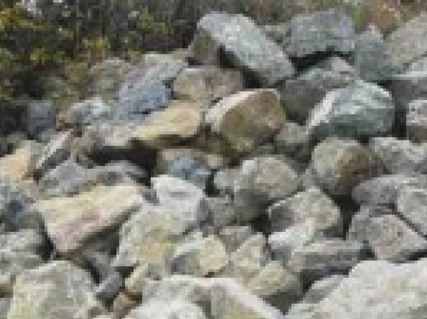 葛生石（400〜1,000mm）｜葛生石（石灰石系自然石）